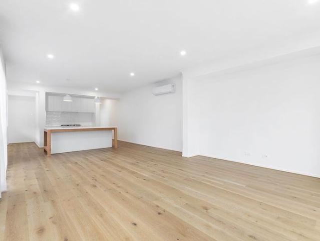 NEAR NEW TOWNHOUSE IN THE HEART OF ASPENDALE