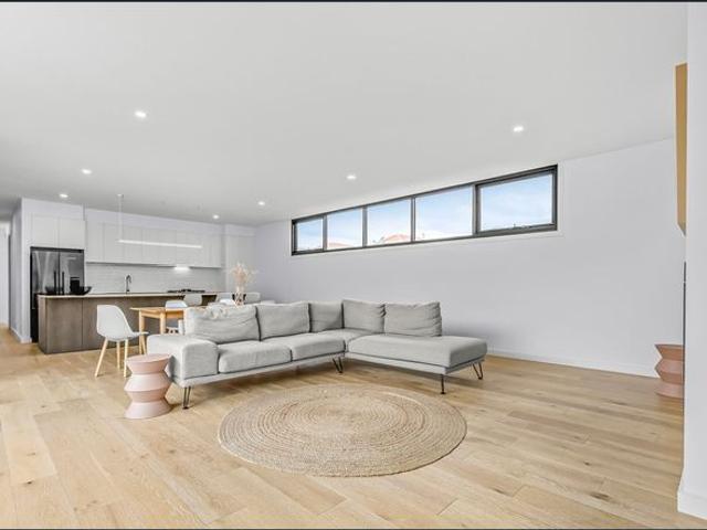 NEAR NEW TOWNHOUSE WITH DIRECT BEACH ACCESS