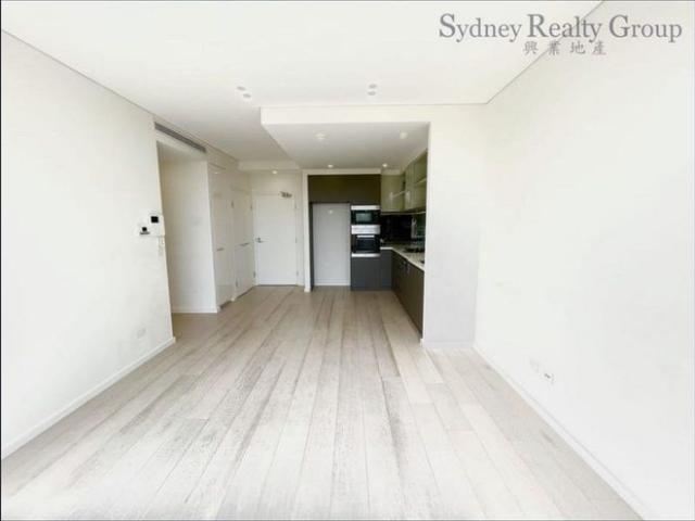 NEAR NEW TWO BEDROOMS APARTMENT IN HEART OF NEWTOWN