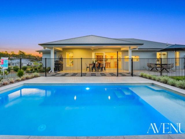 NEAR NEW ULTRA LIVING ACREAGE MASTERPIECE