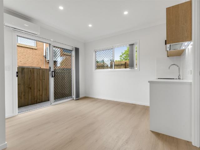 NEAR NEW UNFURNISHED STUDIO WITH PARKING CONVENIENT LOCATION