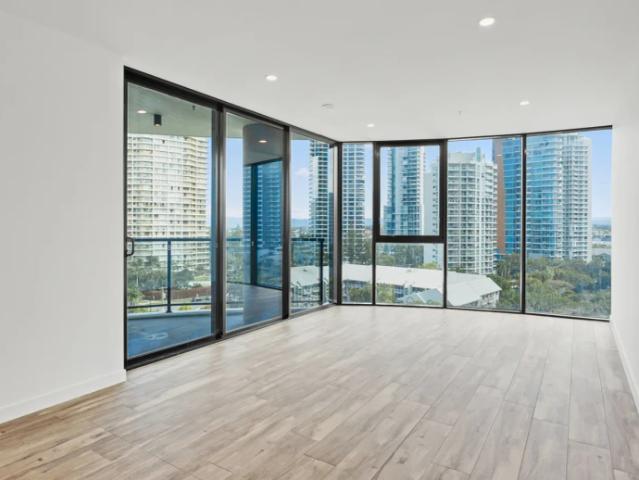Near New Unit Luxury Beach Front Living