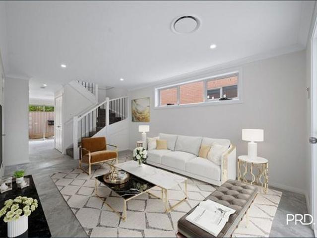 Near New with Modern Indoor/Outdoor Living