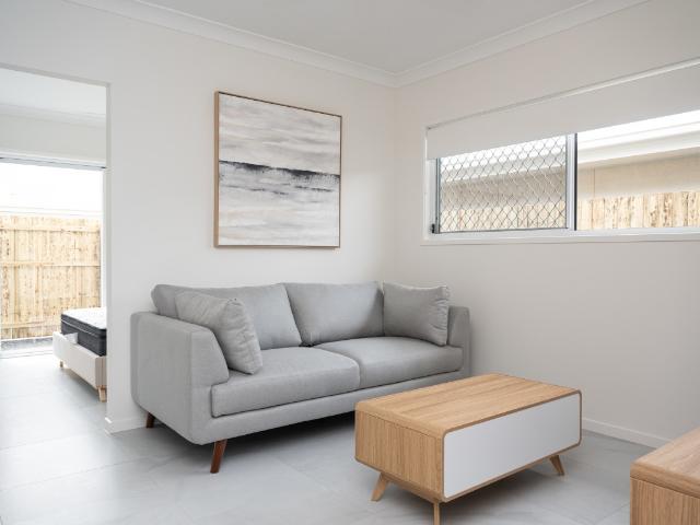 NEAR NEW ZILLMERE STUDIOS BRILLIANT LOCATION