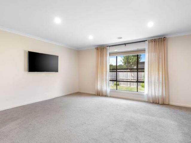 Near New & Amazing Location!