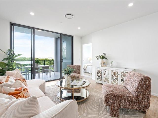 NEAR NEW APARTMENT IN HOPE ISLAND RESORT FIRB APPROVED