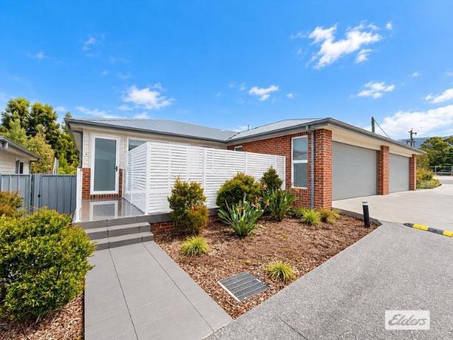 Near New, Architecturally Designed Villa with Spacious Yard