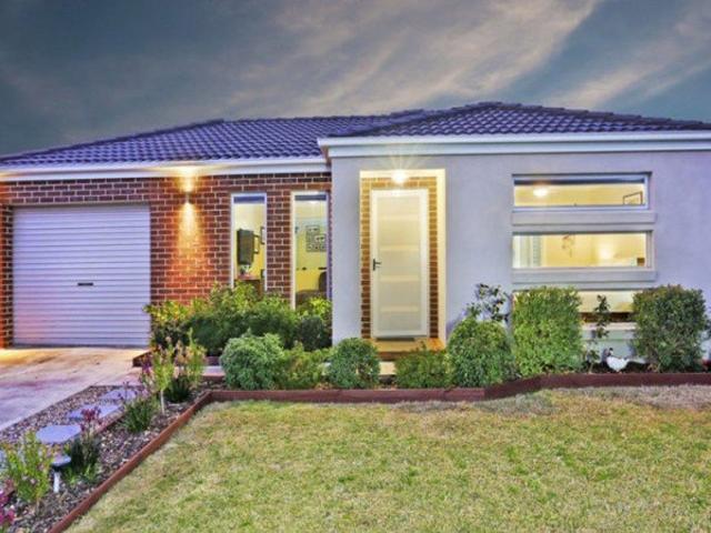 Near new beauty in a quiet court at walking distance from Kinder, School & Lake in Lara