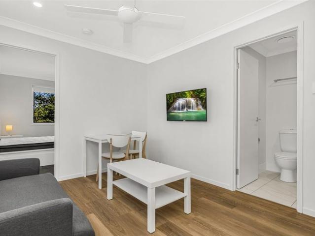 NEAR NEW BRIGHTON STUDIO UNIT