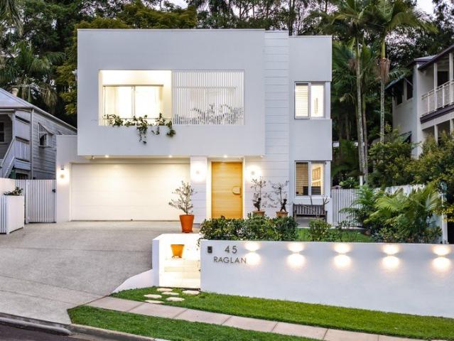 Near New Contemporary Home 5km from the CBD