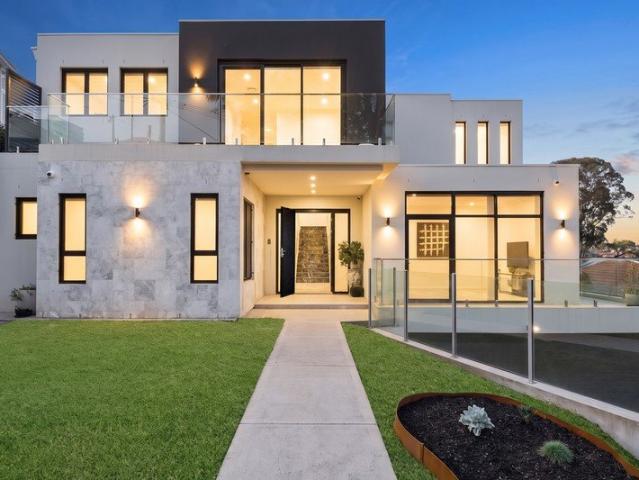 Near New Contemporary Residence Of Lavish Design