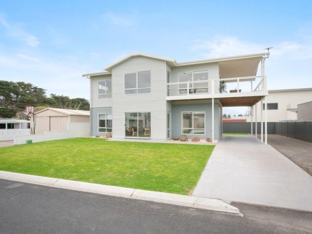 NEAR NEW COASTAL LIVING WITH RIVOLI BAY VIEWS