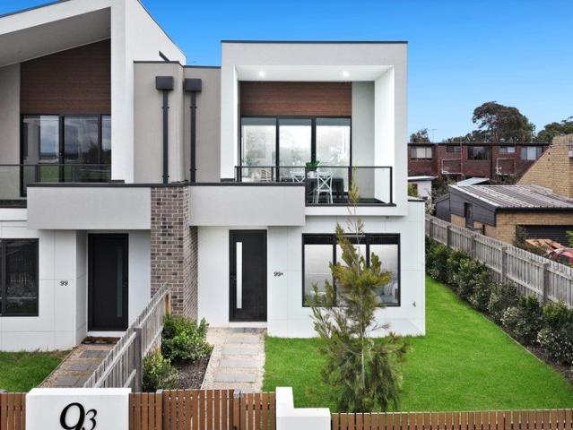 Near New Coastal Living Opposite the Foreshore!