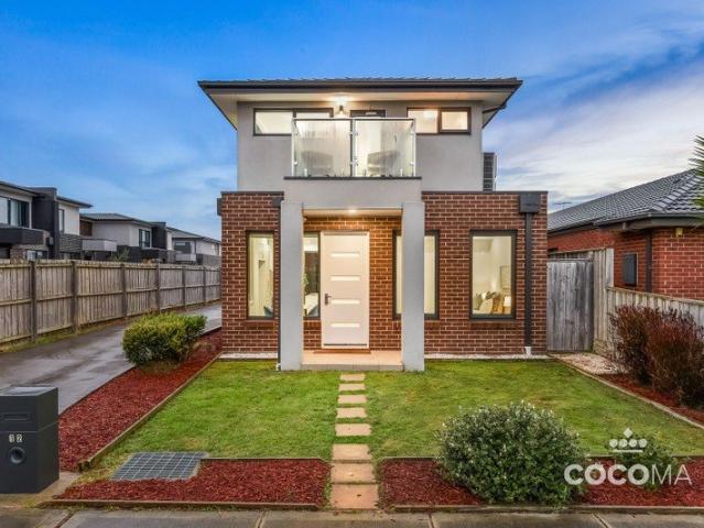 Near New Corner Living with Three Bathrooms and Exceptional Convenience