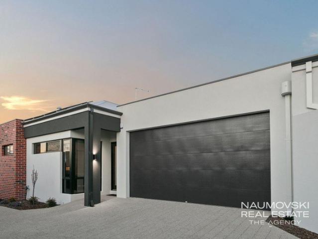NEAR NEW CUSTOM FINISHED HOME!