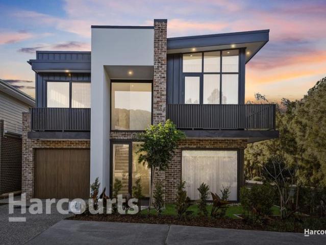 Near New Designer 4 Bedroom Home.