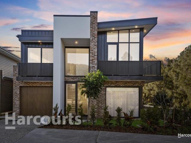 Near New Designer 4 Bedroom Home.
