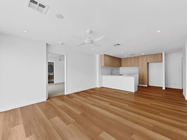 Near New Designer Apartment Just Metres from the Waterfront