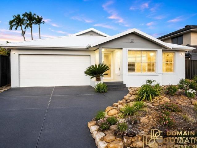 Near New Designer Family Home in The Glades Estate