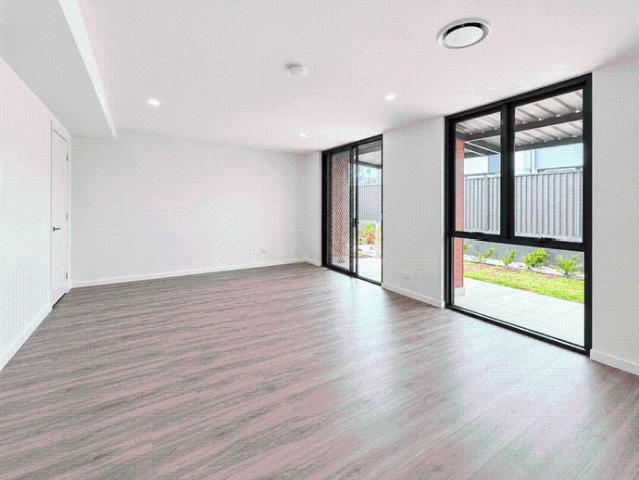 Near new double story Townhouse for lease!