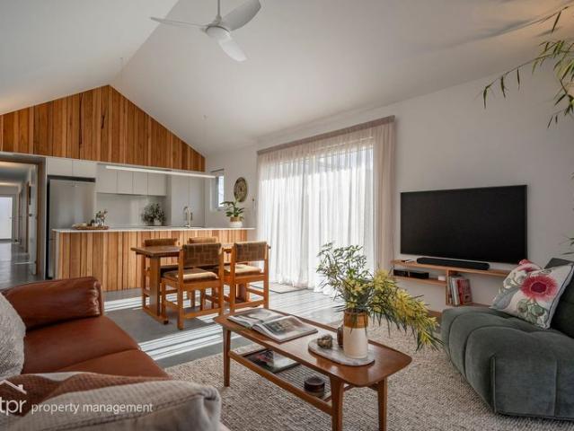 NEAR NEW ENERGY EFFICIENT UNIT