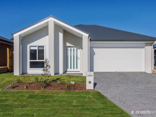 Near New Family Home With Ducted Airconditioning & 9 Foot Ceilings
