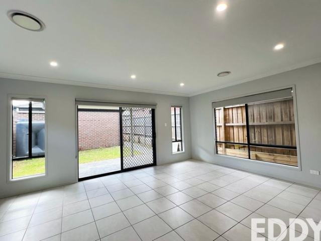 Near New Family Home located minutes from Shops and Transport