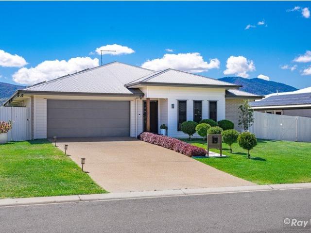 Near New Family Home on 885m2 in a Quiet Norman Gardens Court