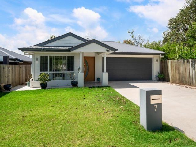 Near New Family Living Backing Overlooking Park