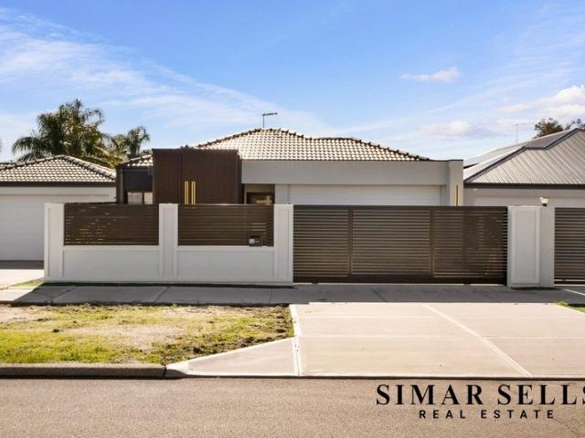 Near New Family Living with Exceptional Indoor Outdoor Entertaining