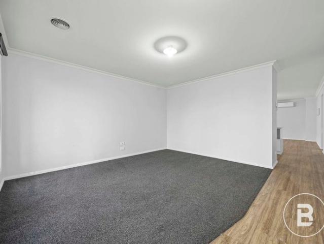 NEAR NEW FOUR BEDROOM HOME WITH MODERN DESIGN IN REDAN