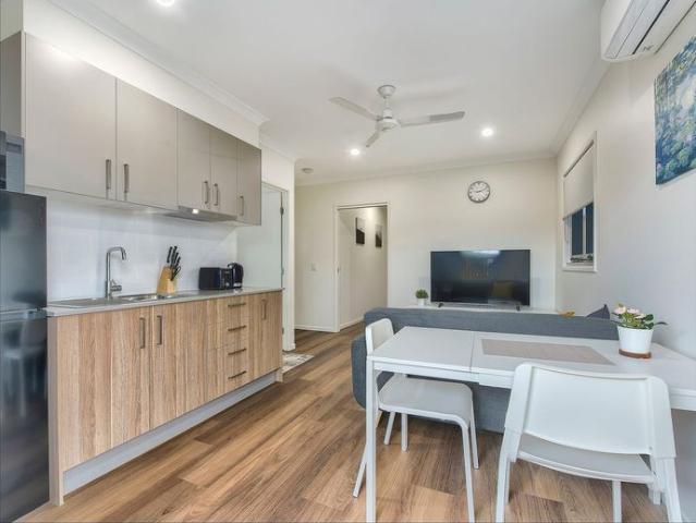 NEAR NEW, FULLY FURNISHED, DESIGNER APARTMENTS – BILLS INCLUDED!