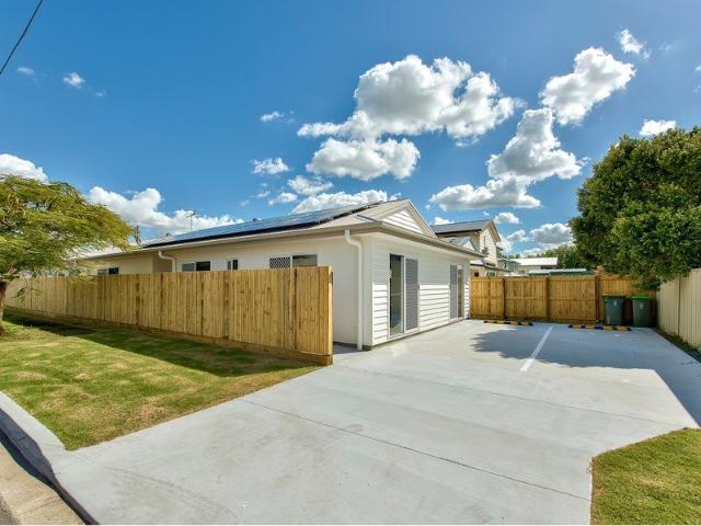 NEAR NEW FULLY FURNISHED, DESIGNER STUDIO APARTMENT BILLS INCLUDED!