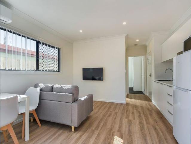 NEAR NEW FULLY FURNISHED, DESIGNER STUDIO APARTMENT – BILLS INCLUDED!