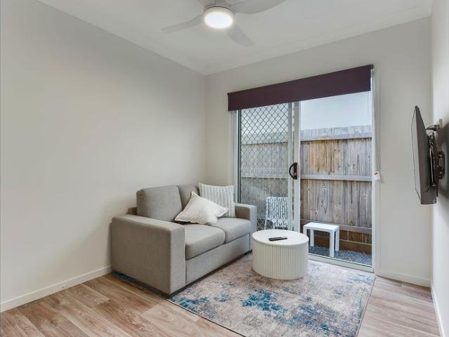 NEAR NEW FULLY FURNISHED, DESIGNER STUDIO APARTMENT – BILLS INCLUDED!