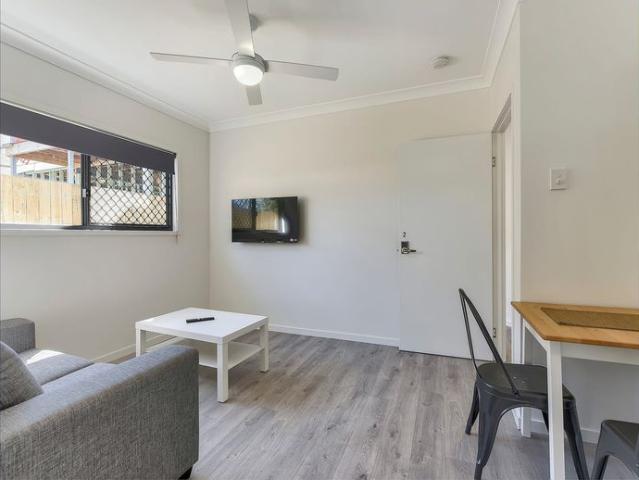 NEAR NEW FULLY FURNISHED, DESIGNER STUDIO APARTMENT – BILLS INCLUDED!