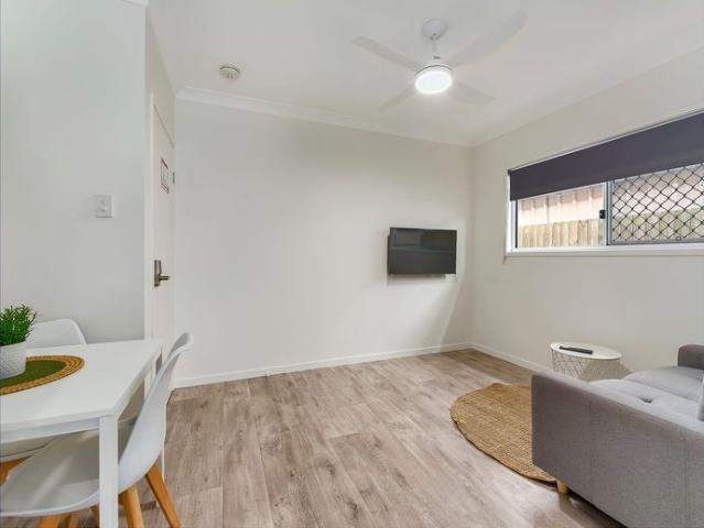 NEAR NEW FULLY FURNISHED, DESIGNER STUDIO APARTMENT – BILLS INCLUDED!
