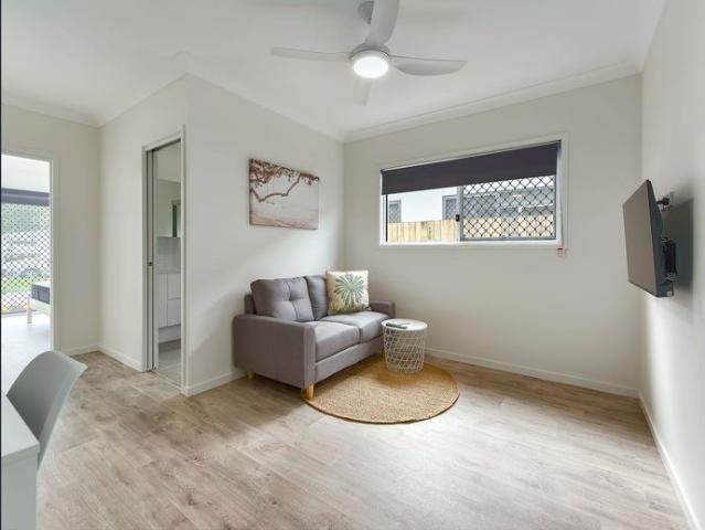 NEAR NEW FULLY FURNISHED, DESIGNER STUDIO APARTMENT – BILLS INCLUDED!