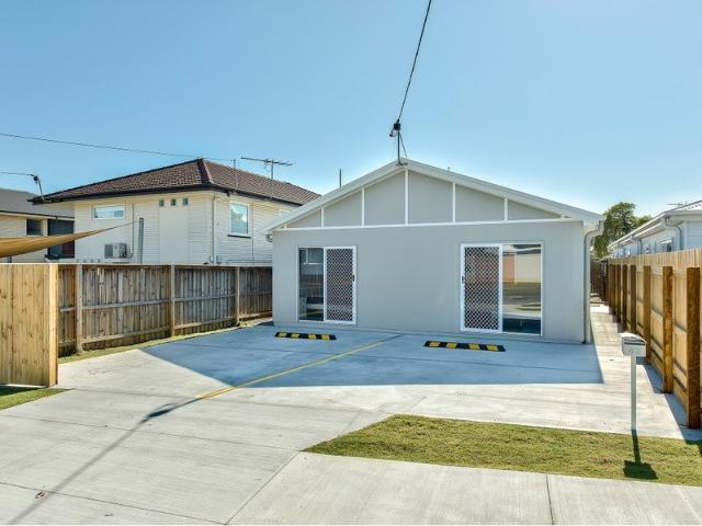 NEAR NEW FULLY FURNISHED, STUDIO APARTMENT BILLS INCLUDED!