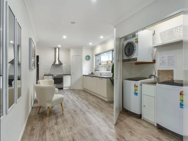 NEAR NEW FULLY FURNISHED, STUDIO APARTMENT – BILLS INCLUDED!