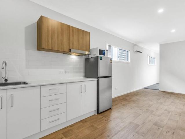 NEAR NEW FURNISHED AND UNFURNISHED STUDIO