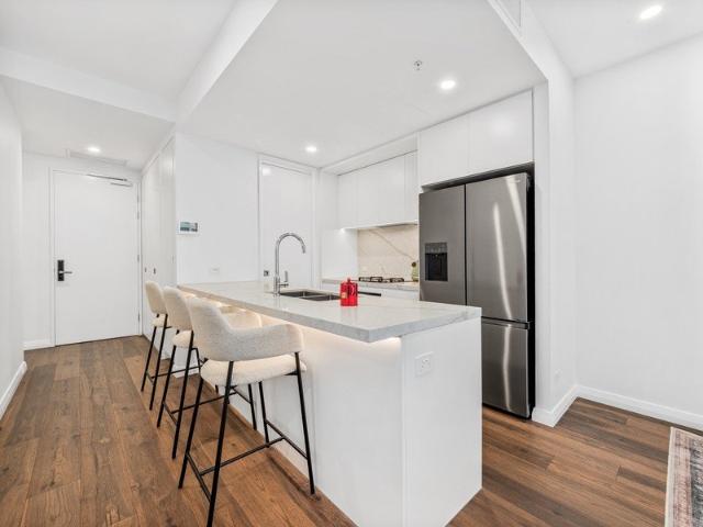 Near New Furnished Residence with River Views in Croft & Cremorne!