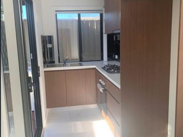Near New Gorgeous 2 Bedroom Granny flat with water usage included !
