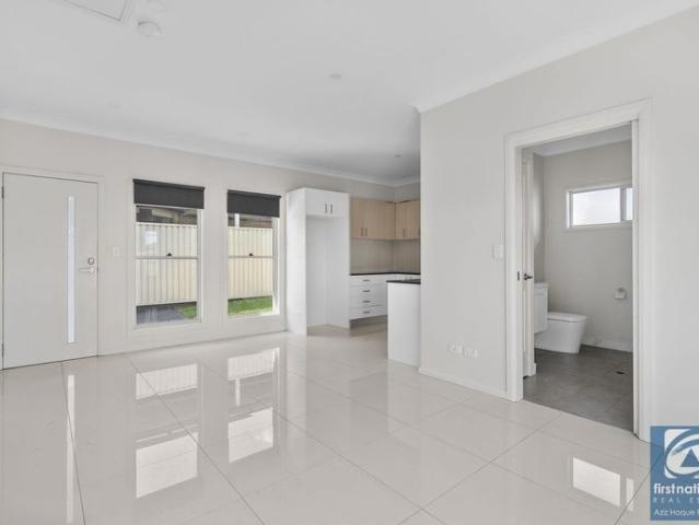 NEAR NEW GRANNY FLAT! $600 PER WEEK II Water & Electricity Included