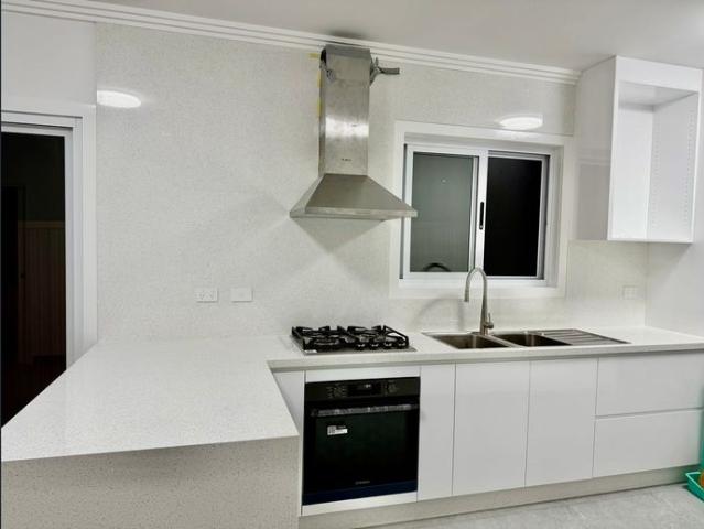 NEAR NEW GRANNY FLAT
