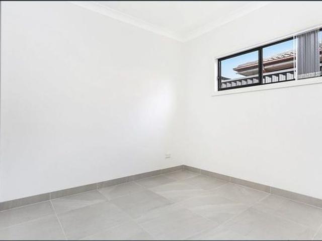 Near new granny flat in convenient location