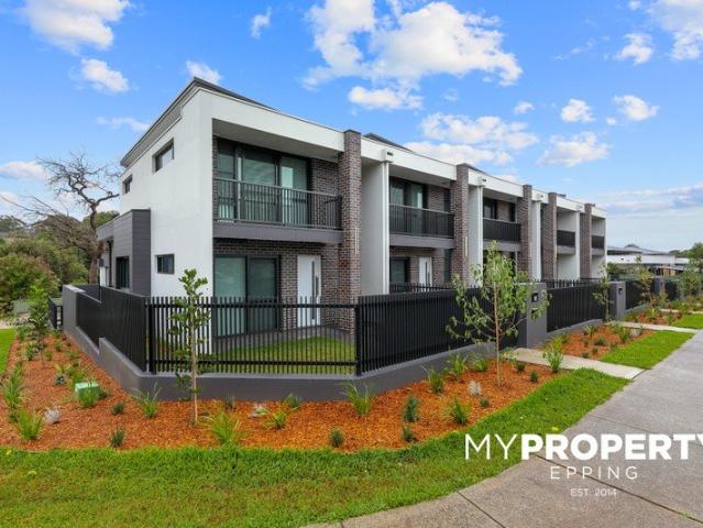 NEAR NEW HIGH QUALITY TOWNHOUSE IN BLUE RIBBON LOCALE!