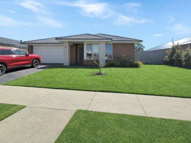 MODERN 4 BEDROOM FAMILY HOME SET AND FORGET INVESTMENT