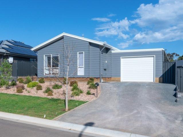 Near New home on 617m2 allotment Best offer by 20th October