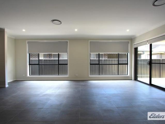 Near new Home in Leppington Estate!